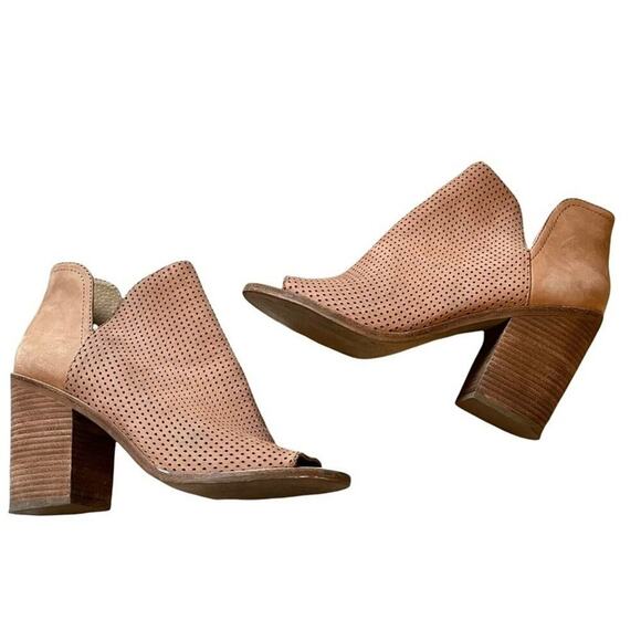 Steve Madden Tala Heeled Perforated Leather Booties Size 8.5 - Picture 1 of 11